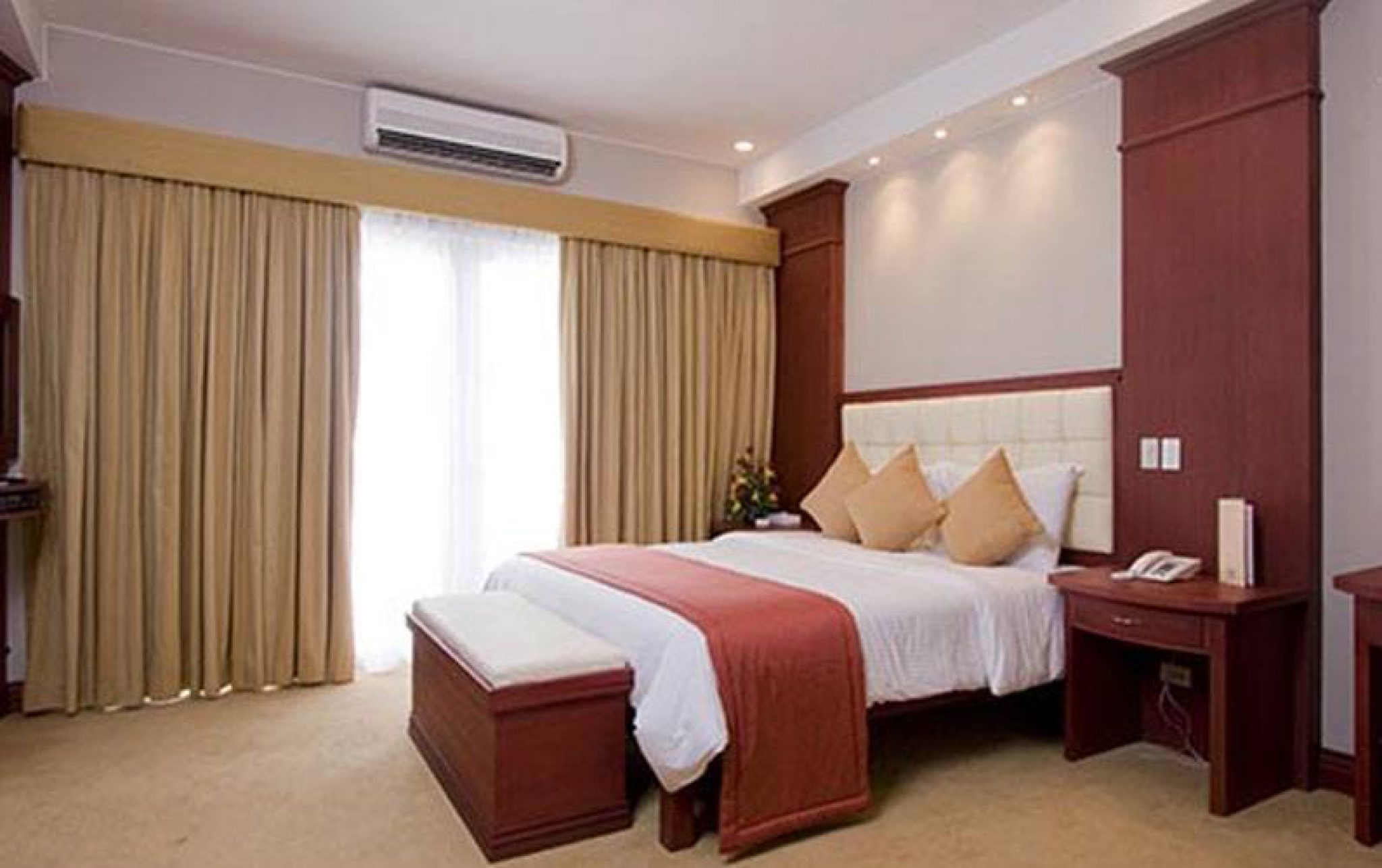 Lewis Grand Hotel